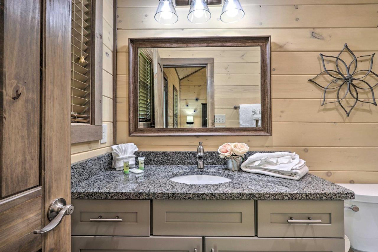 Smoky Cove Retreat With Private Hot Tub And Deck! Villa Sevierville Eksteriør billede
